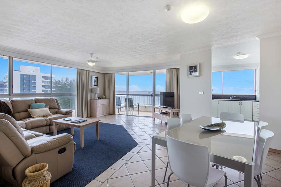 2 Bedroom Deluxe High Apartment, Coolangatta - Rainbow Place